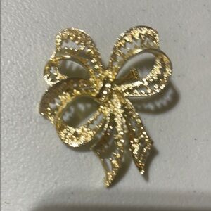 Goldtone Holiday Bow Pin